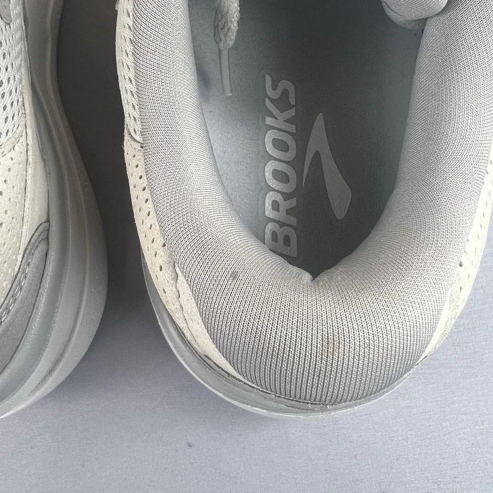 Brooks Ghost Max Women's Size 9.5 Gray Running Walking Shoes 1204331B056